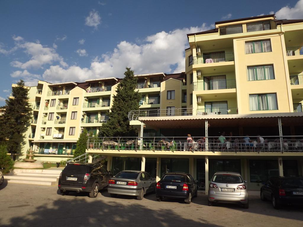 Hotel Silver-Parking.jpg