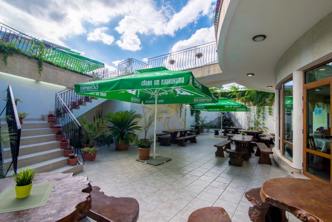Atlant Hotel-Terasa restorana.jpg