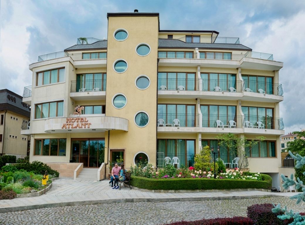 Hotel Atlant-Prilaz hotelu.jpg