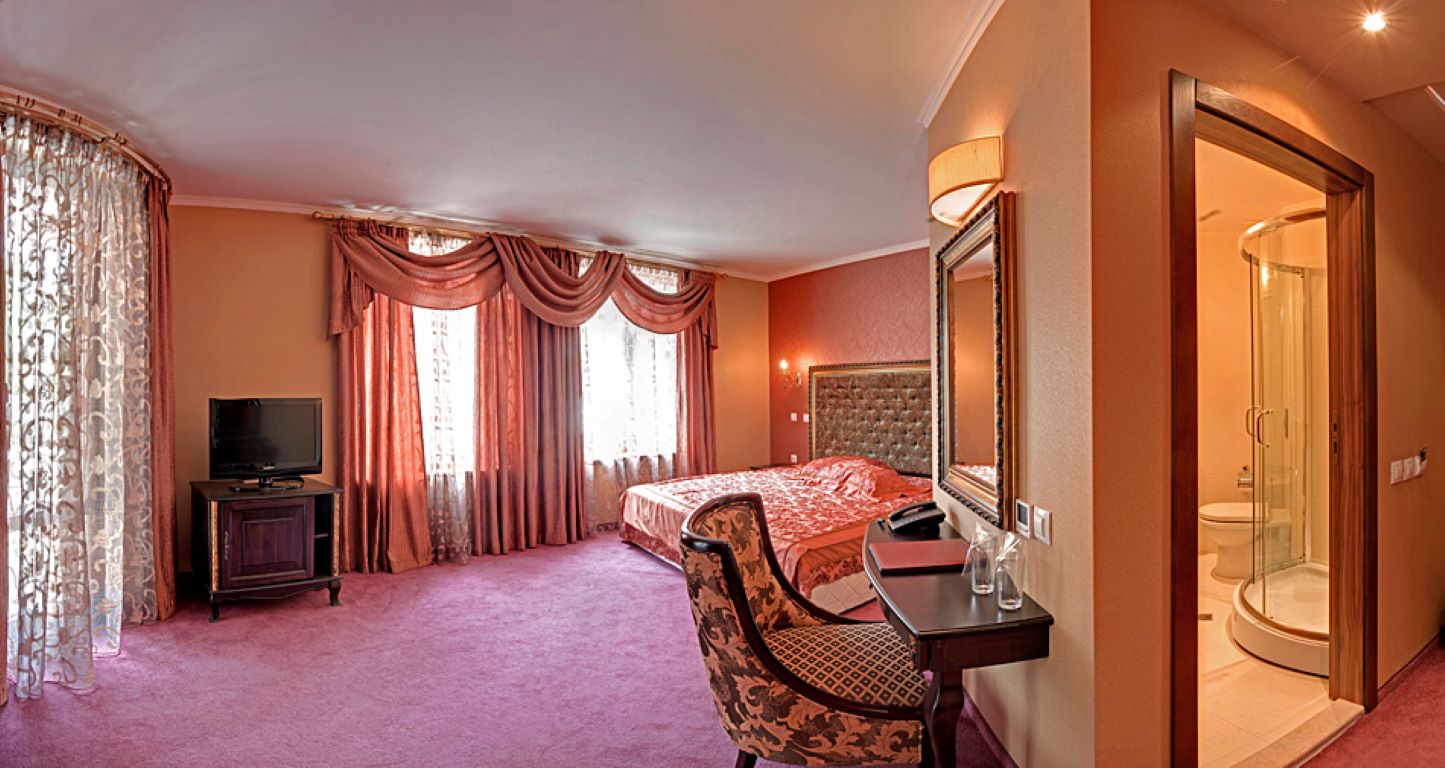 Kristel Hotel-Studio.jpg