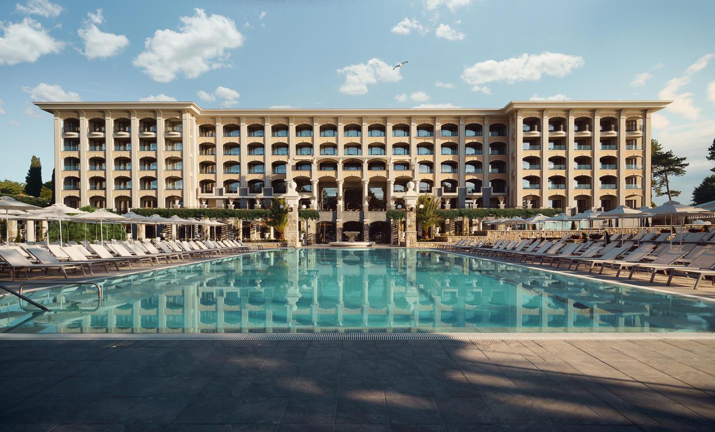 Astor Garden Hotel-Spoljasnji izgled.jpg