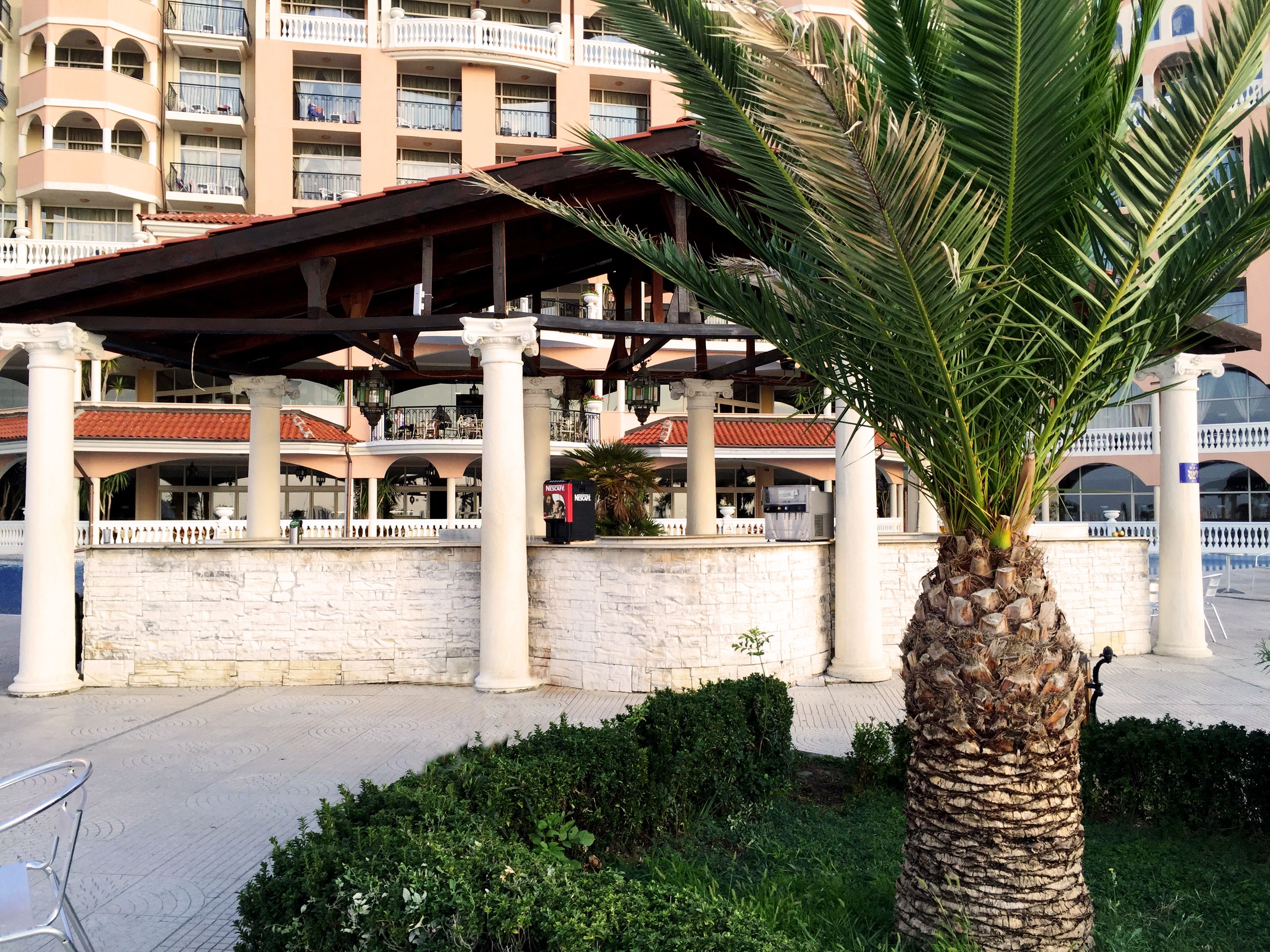 Royal Park-Bar na bazenu.jpg