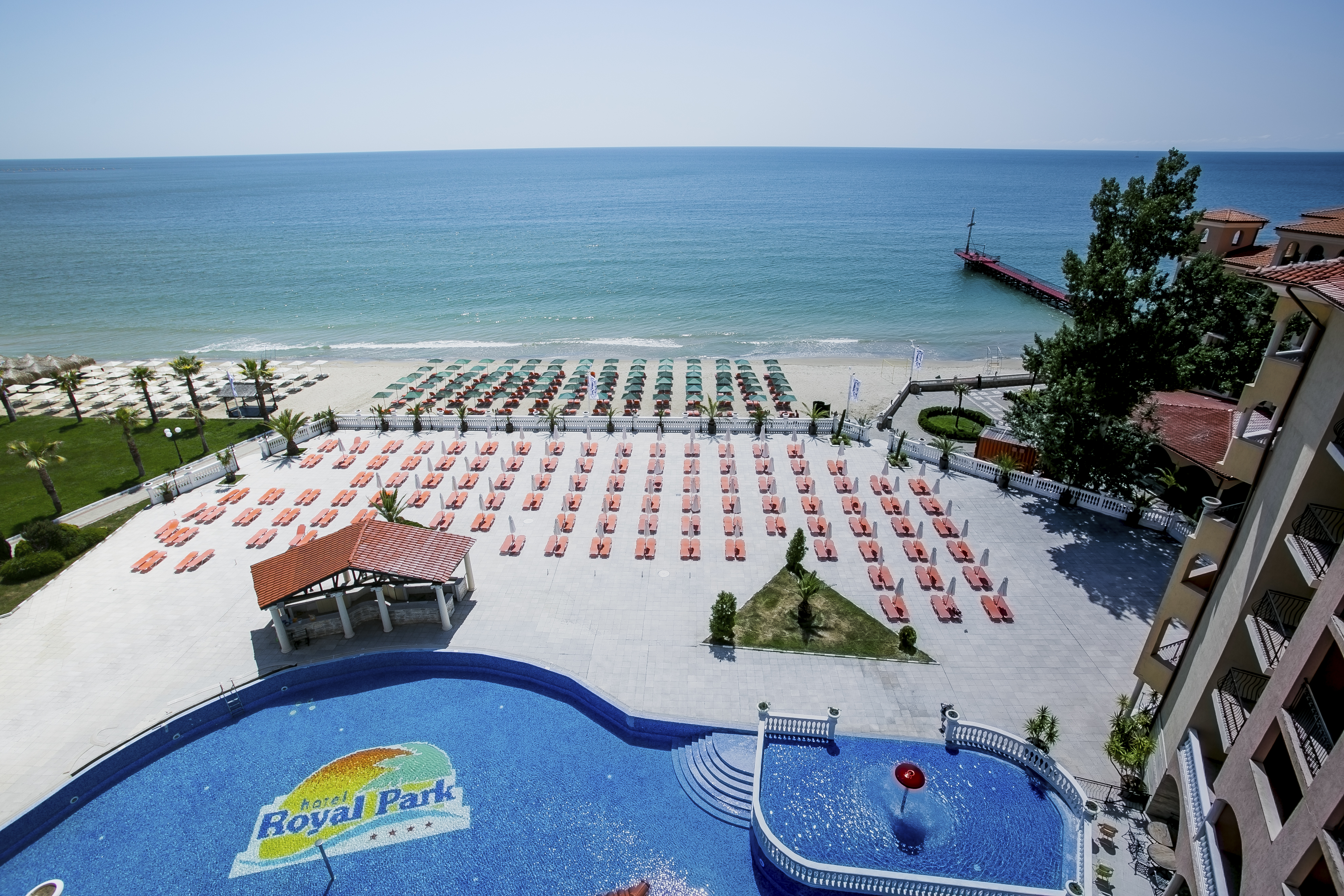 Royal Park Hotel-Plaza.jpg