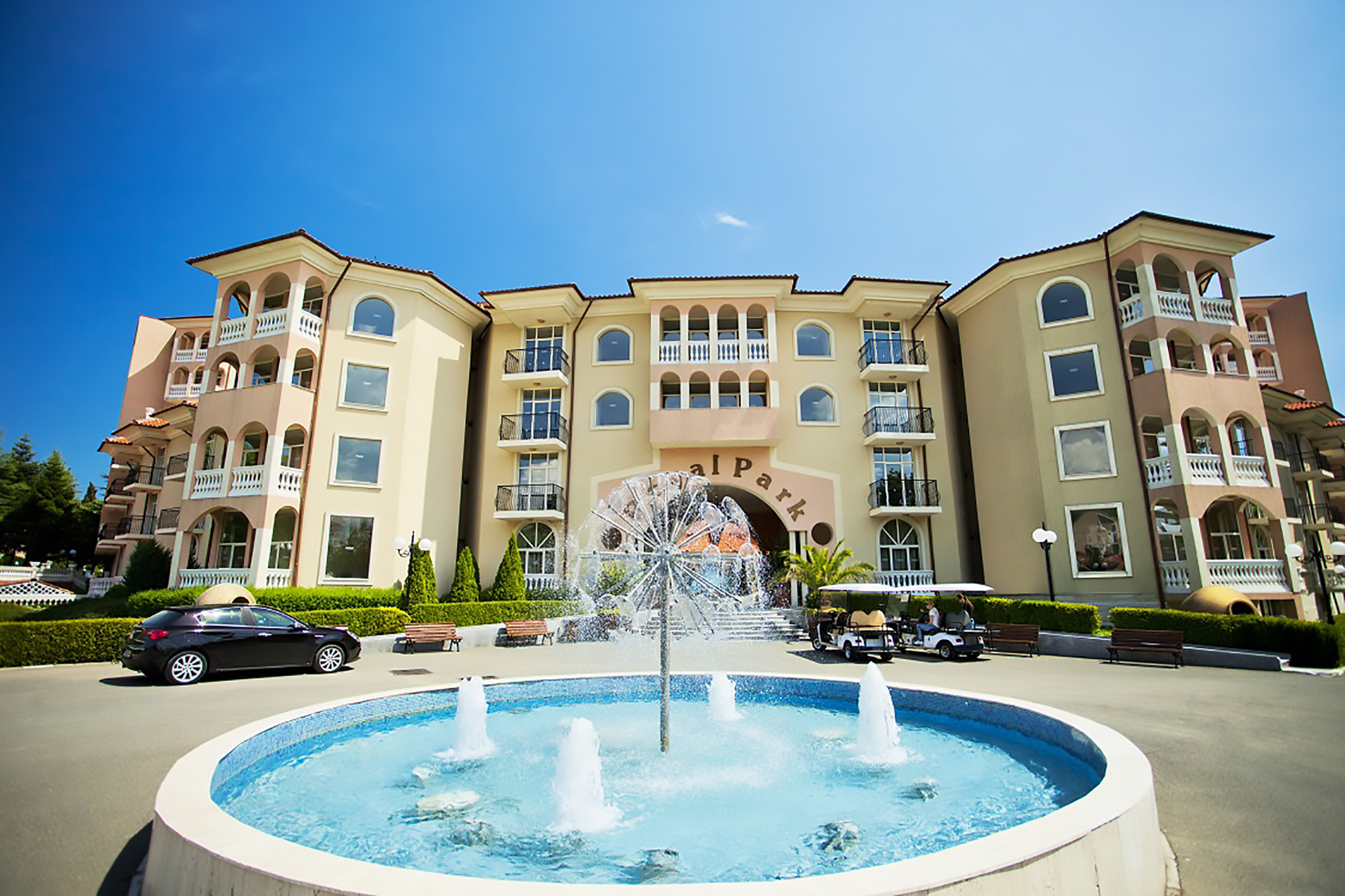 Royal Park Hotel-Prilaz hotelu.jpg