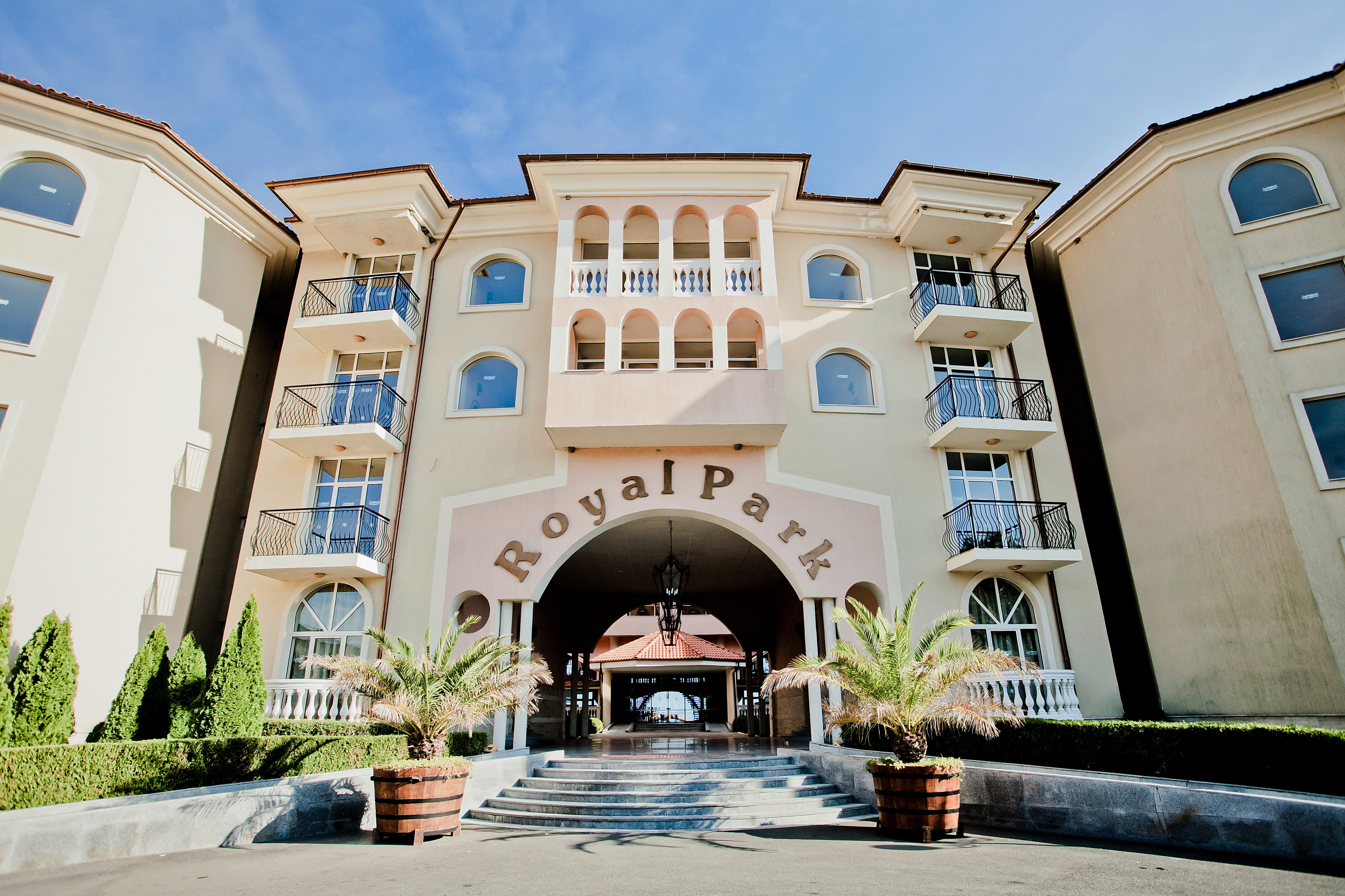 Royal Park-Ulaz u hotel.jpg