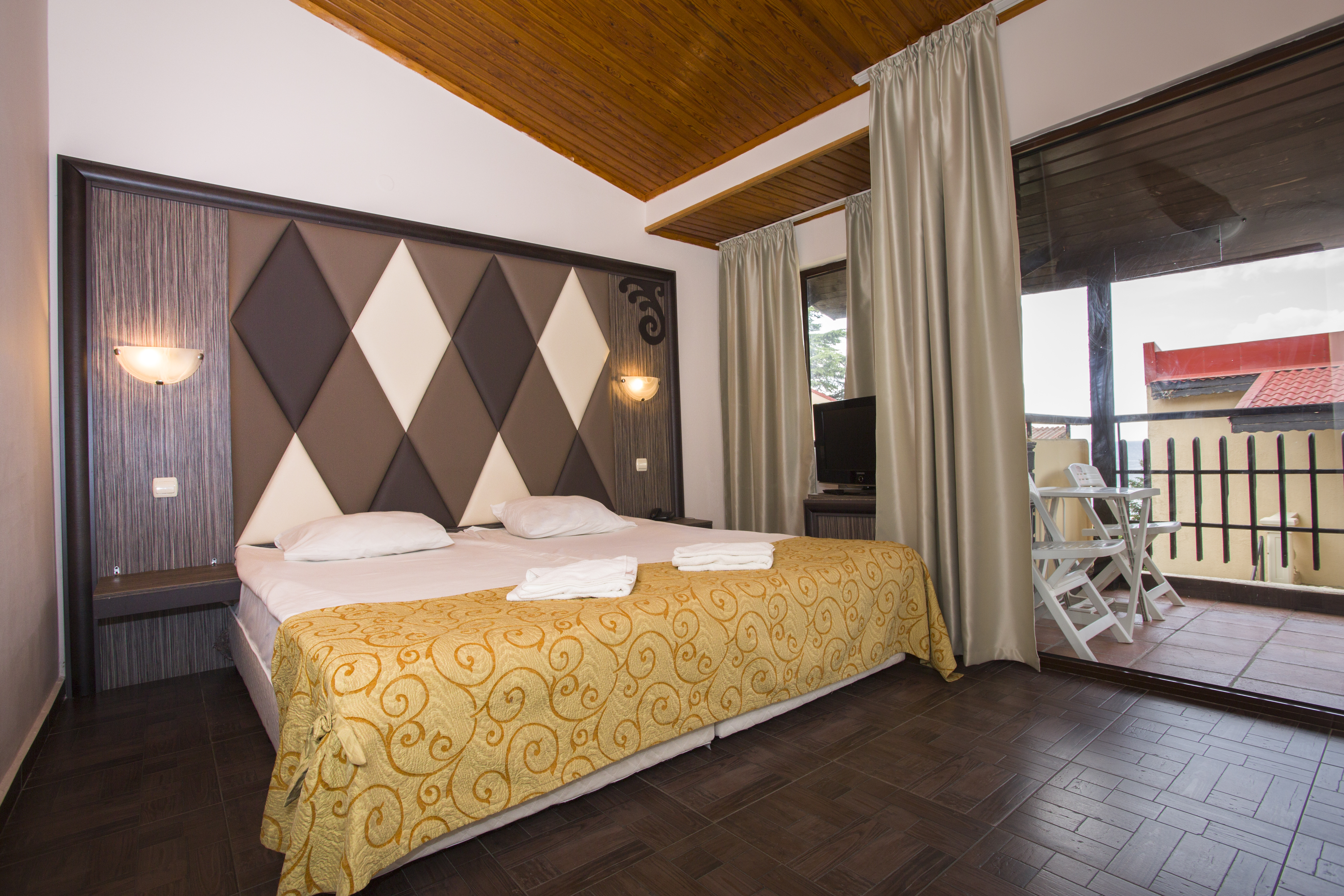 Elenite Villas-Standardna soba pogled more.jpg