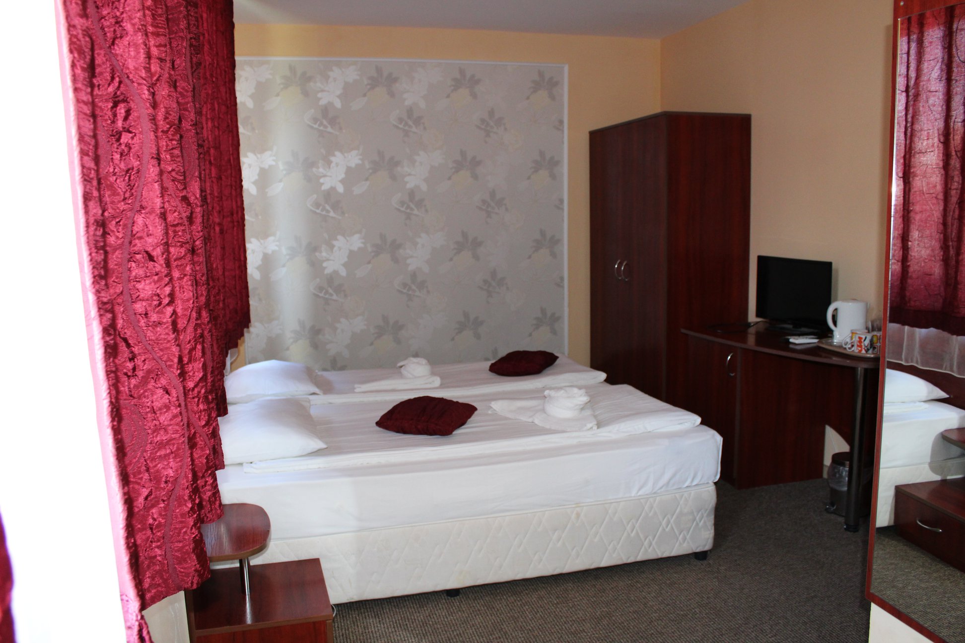 Hotel Guest House Bordo-Large soba.jpg