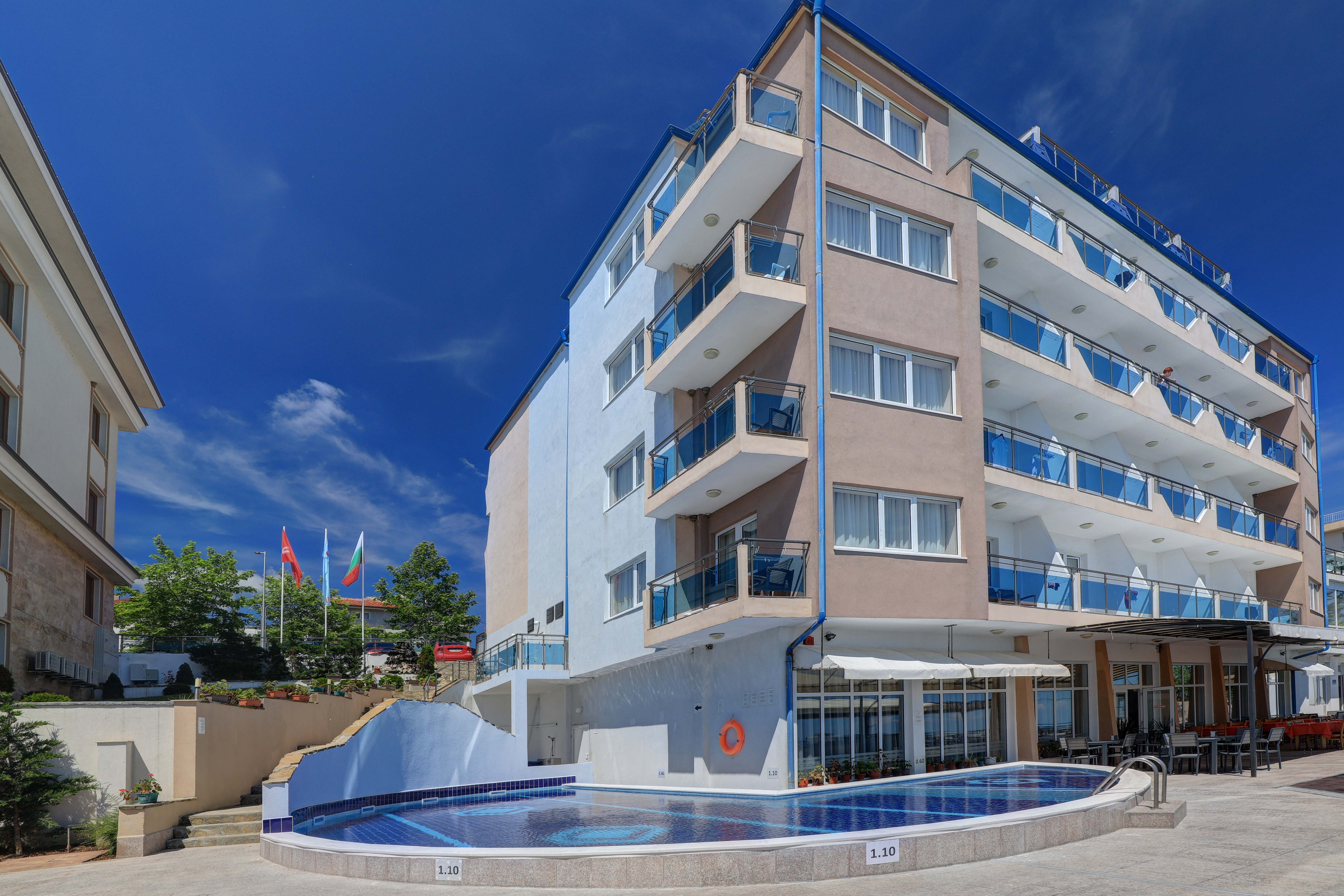 Paraiso Theopolis-Hotel spolja.jpg