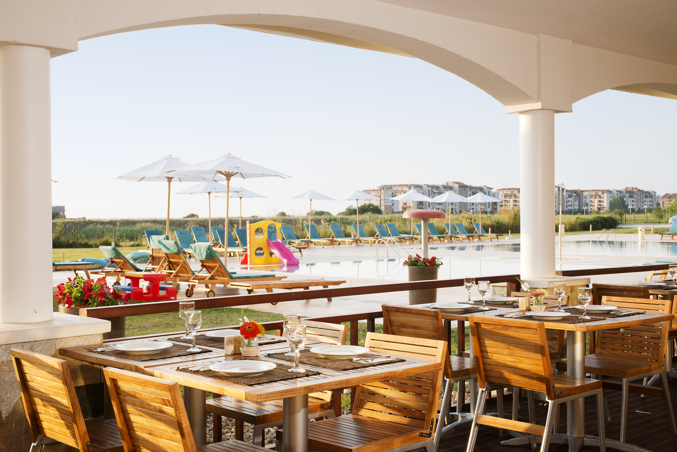 Hotel Sunrise All Suites Resort-Terasa restorana.jpg