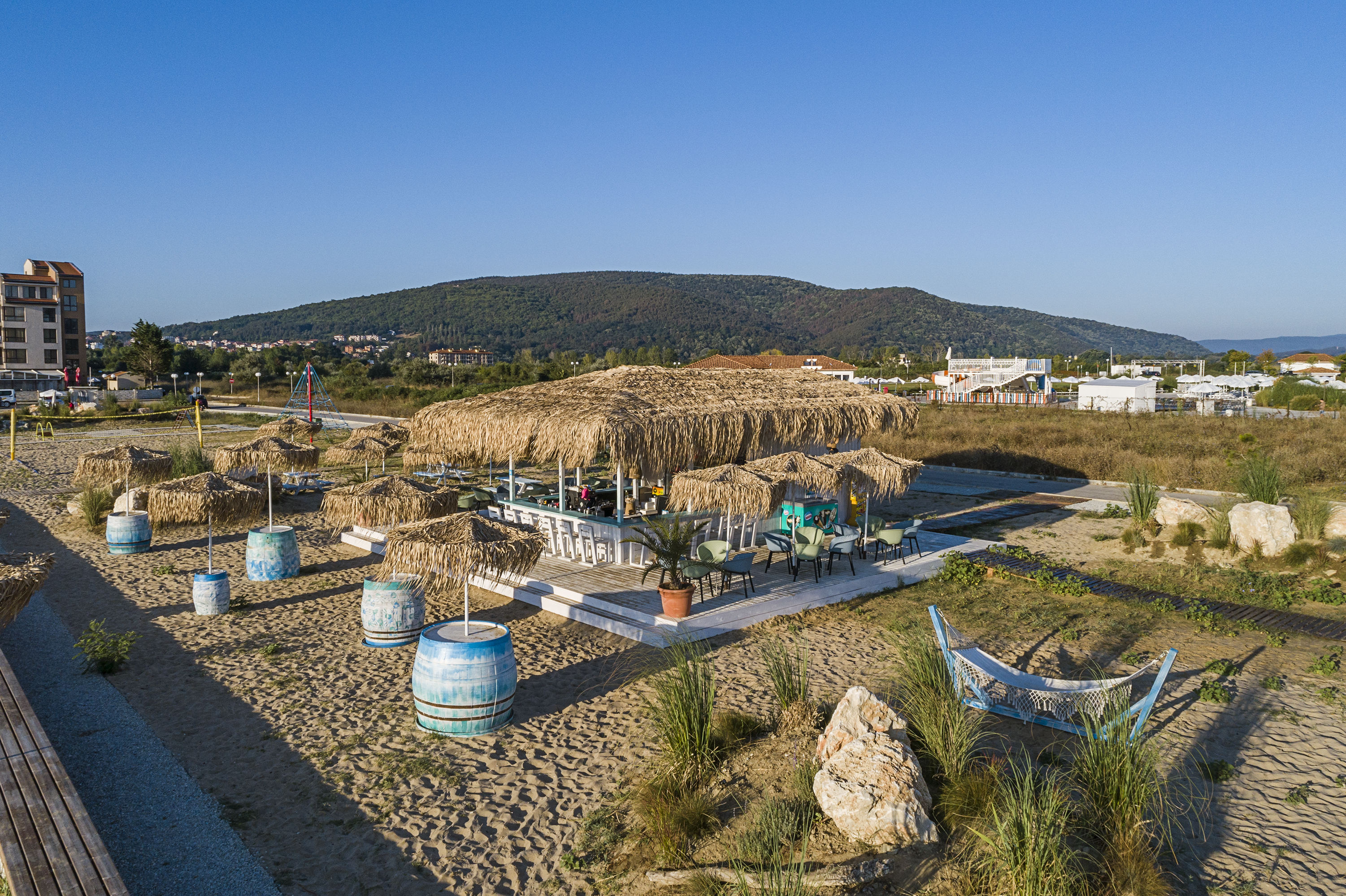 Sunrise All Suites Resort Hotel-Bar na plazi.jpg