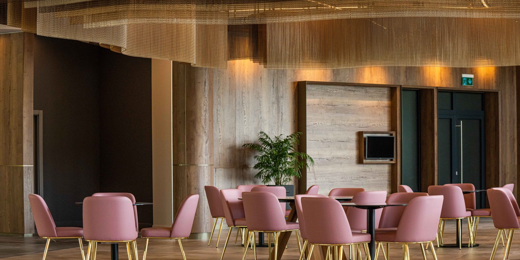 Hotel HVD Reina del Mar-Lobby bar.jpg