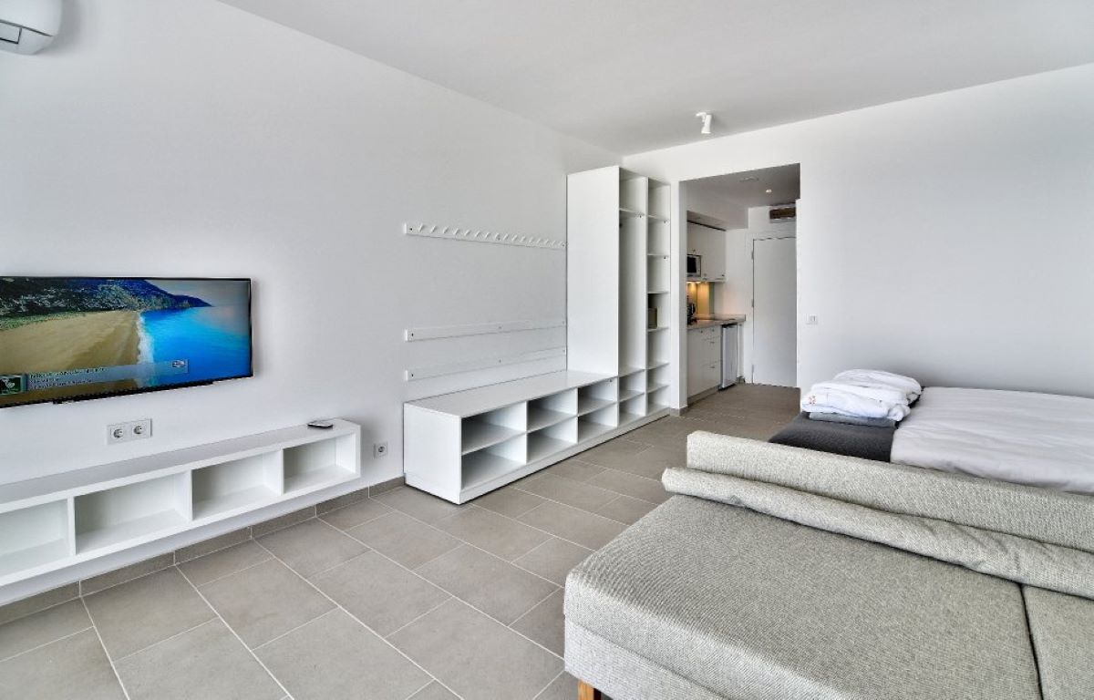Hotel White Lagoon-Royal studio.jpg