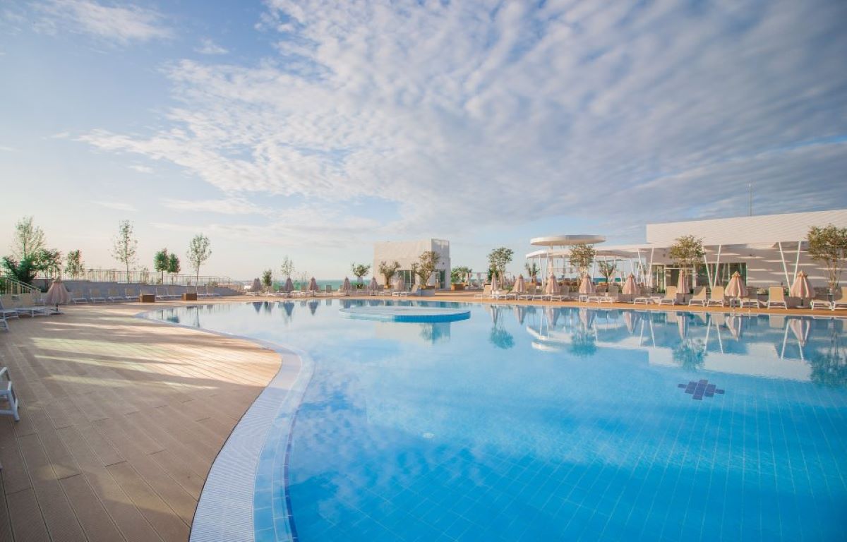 White Lagoon Hotel-Bazen.jpg