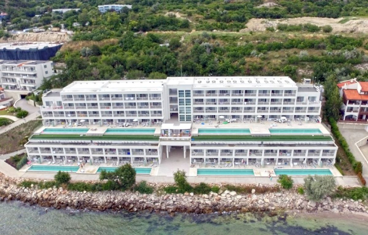 White Lagoon Hotel-Hotel spolja.jpg