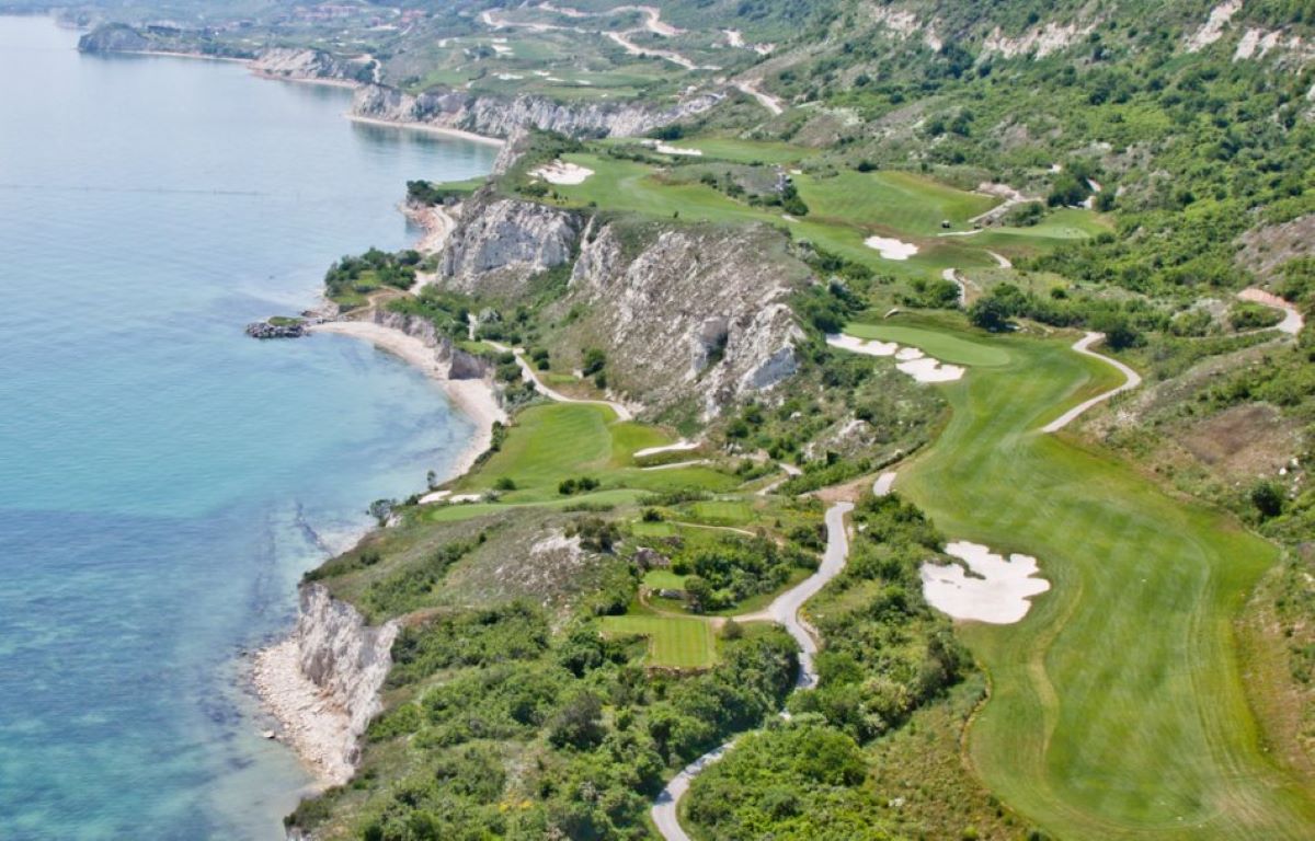 White Lagoon Hotel-Teren za golf.jpg