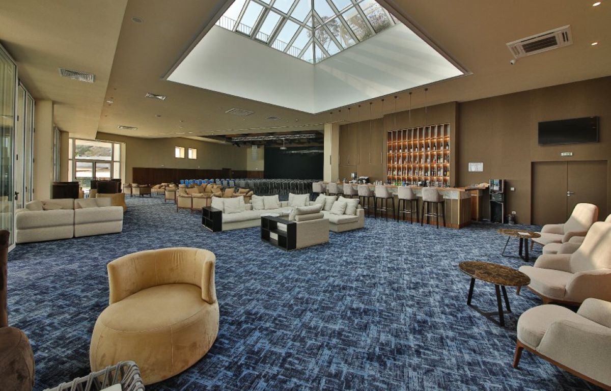 White Lagoon-Lounge bar.jpg