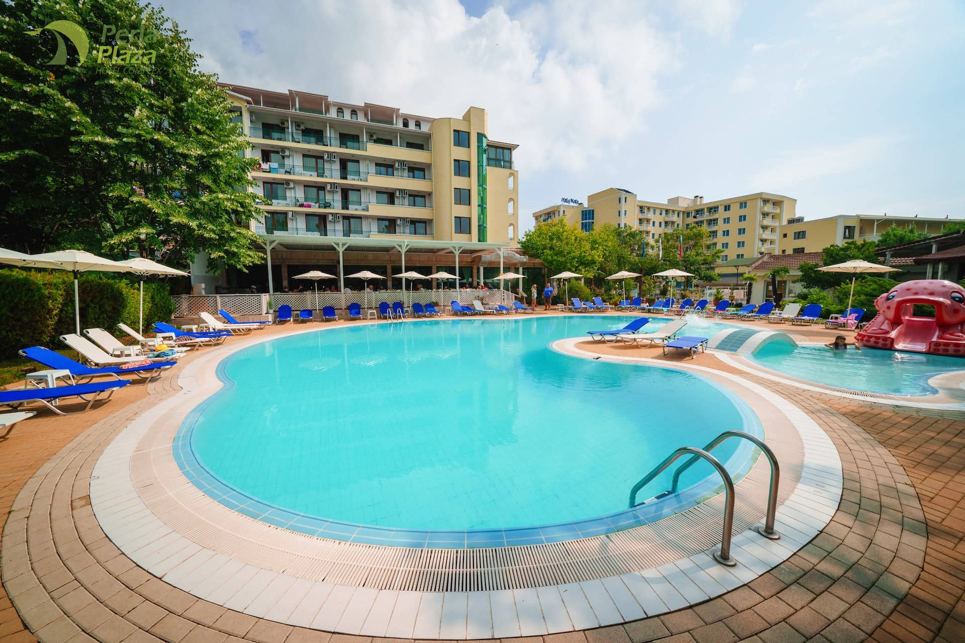 Perla Plaza Hotel-Bazen.jpg