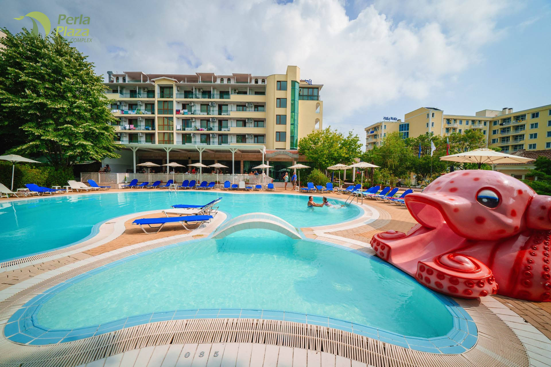 Perla Plaza Hotel-Kompleks bazena.jpg