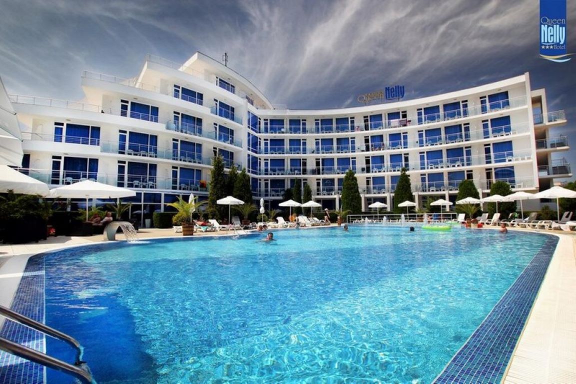 Hotel Queen Nelly-Bazen.jpg