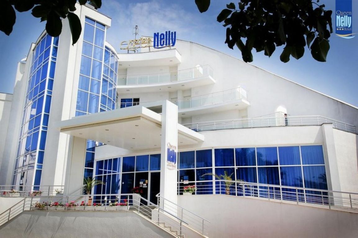 Hotel Queen Nelly-Ulaz u hotel.jpg