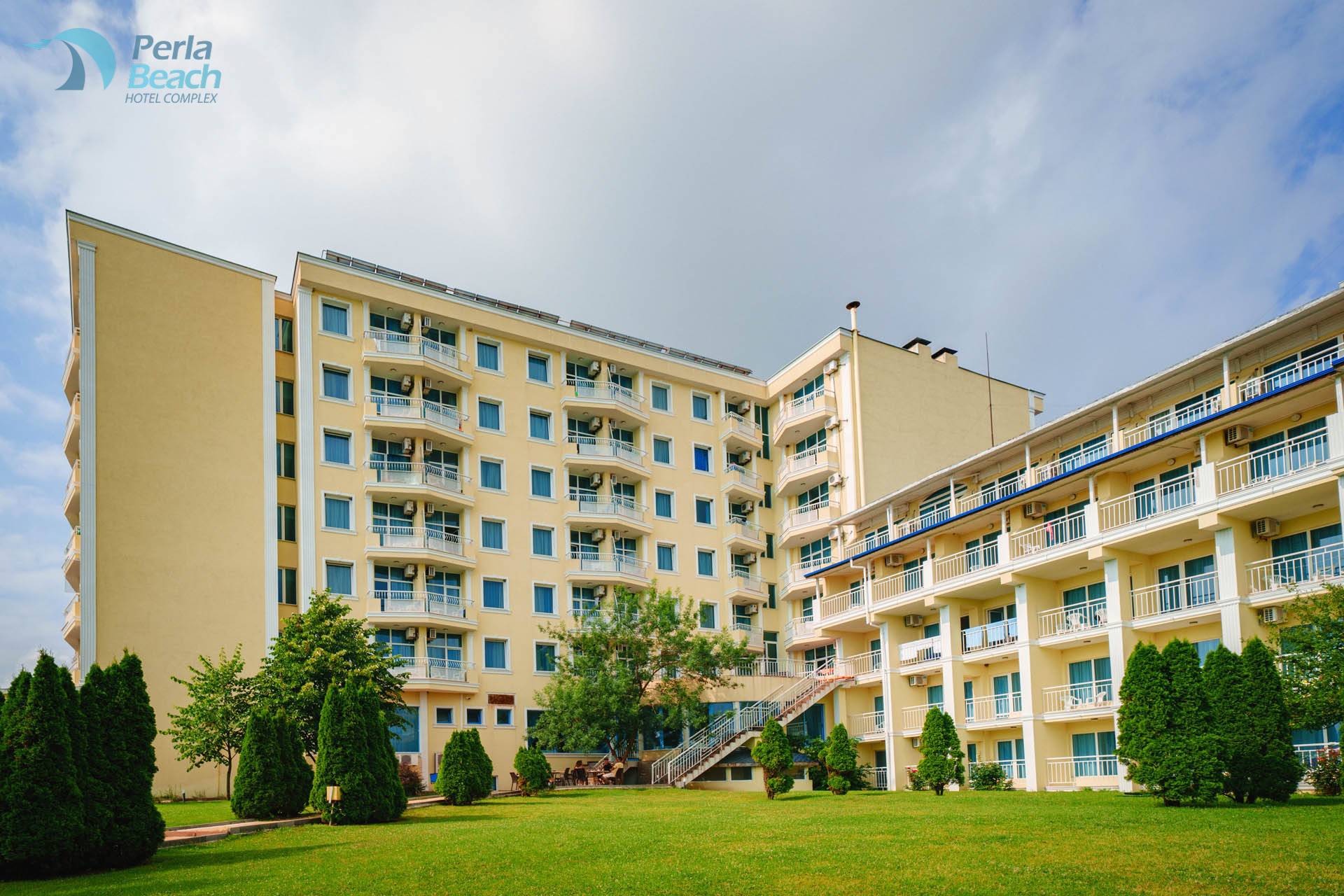 Hotel Perla Beach-Hotel spolja.jpg