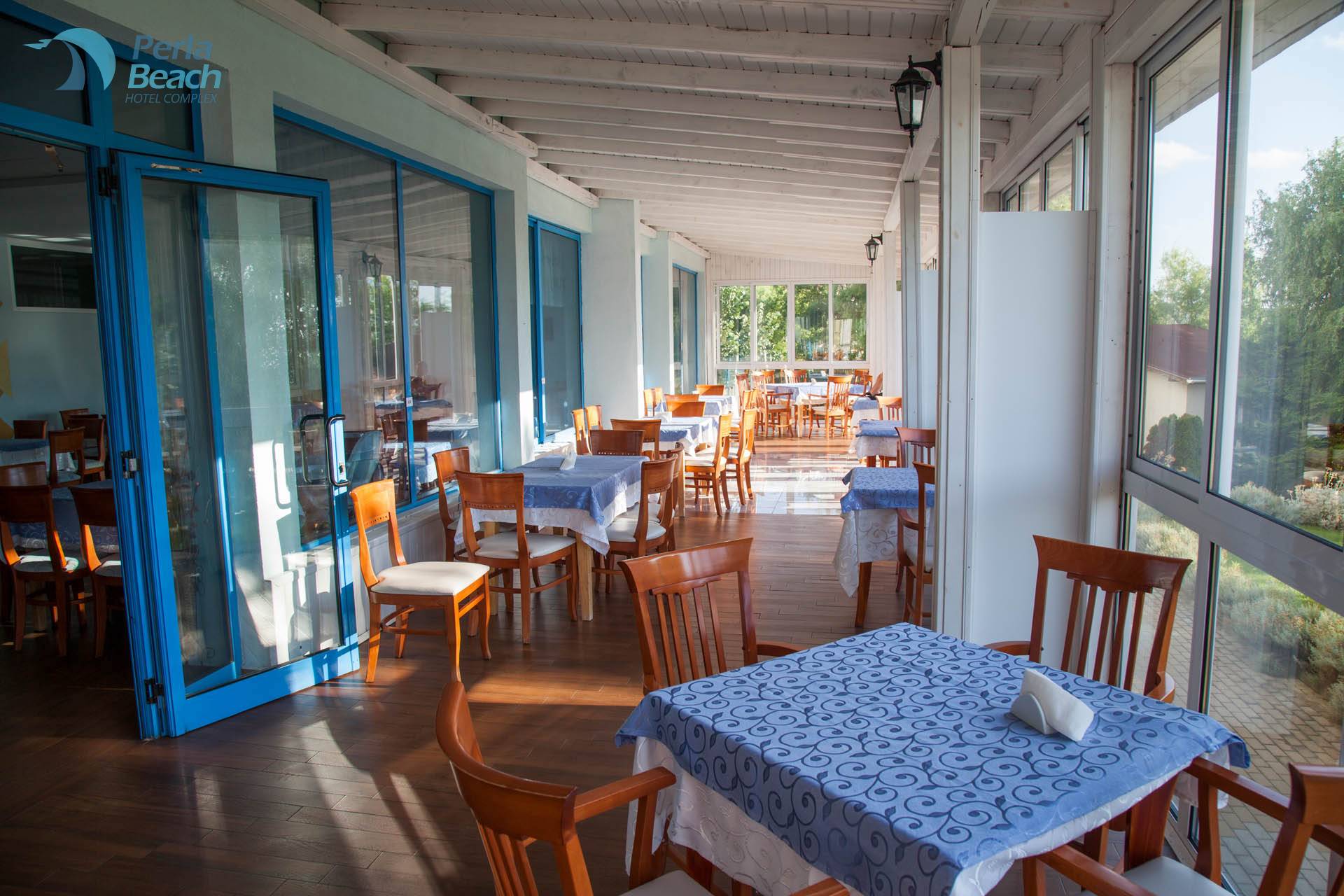 Hotel Perla Beach-Terasa restorana.jpg