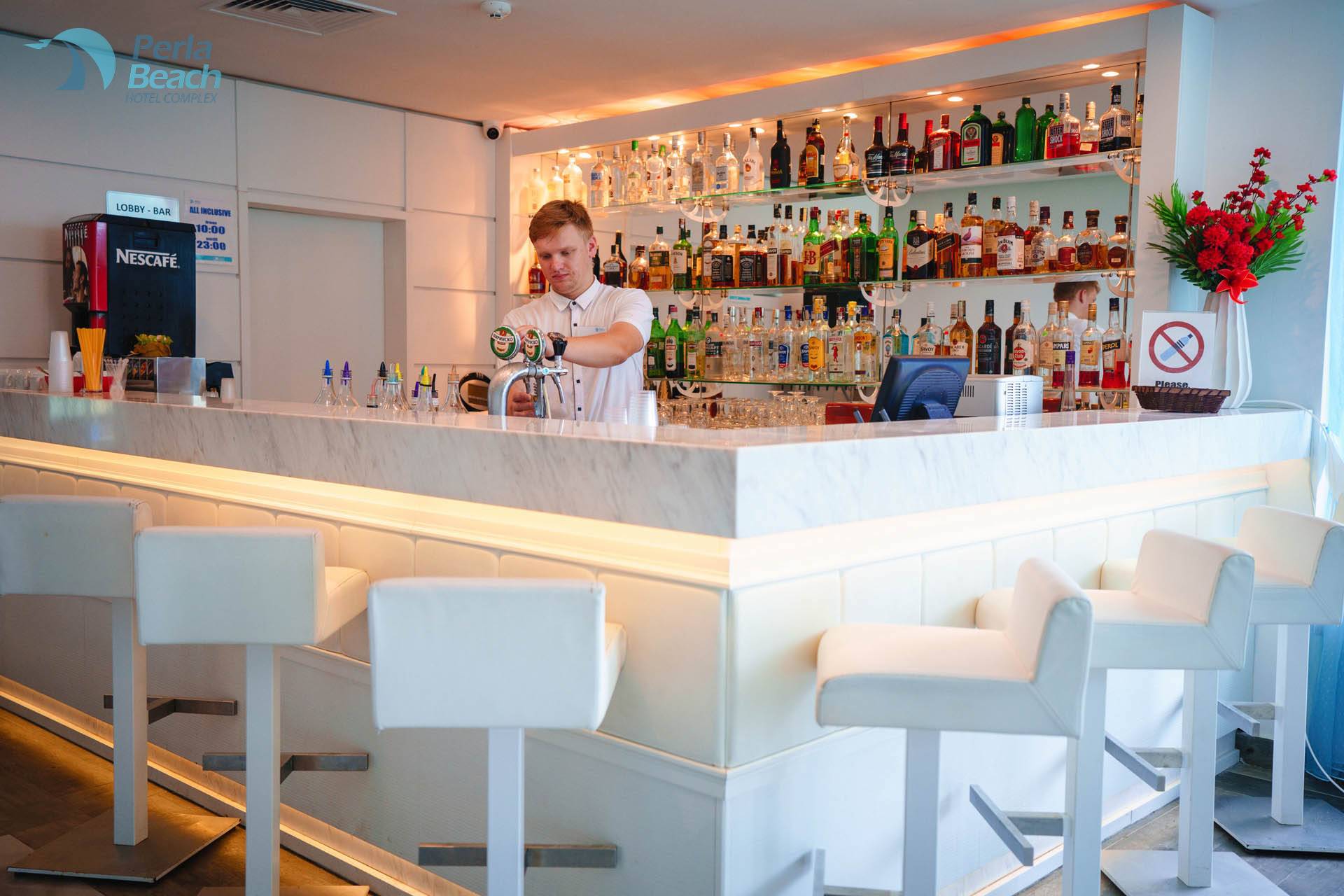 Perla Beach Hotel-Lobby bar.jpg