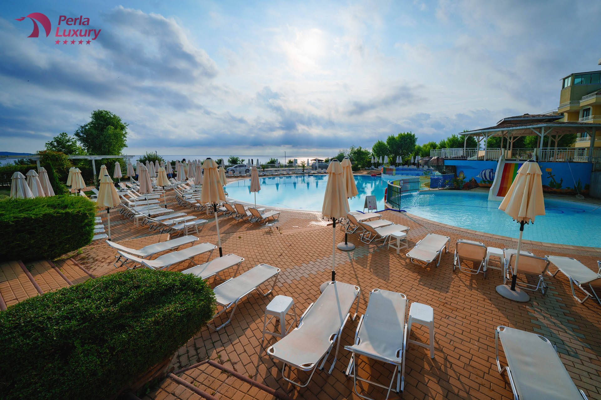 Hotel Perla Beach Luxury-Bazeni.jpg