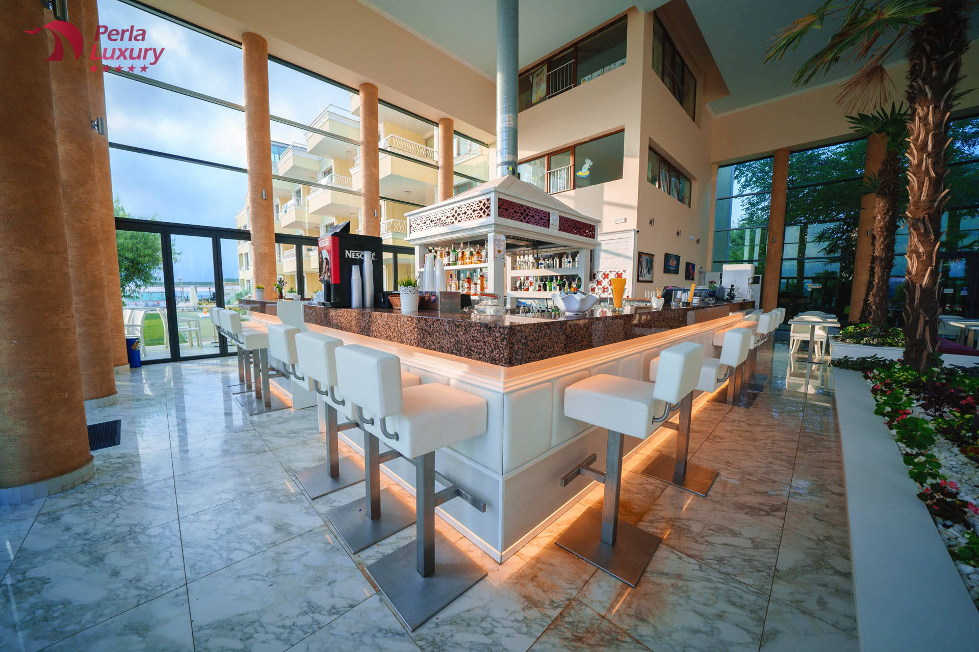 Hotel Perla Beach Luxury-Lobby bar.jpg