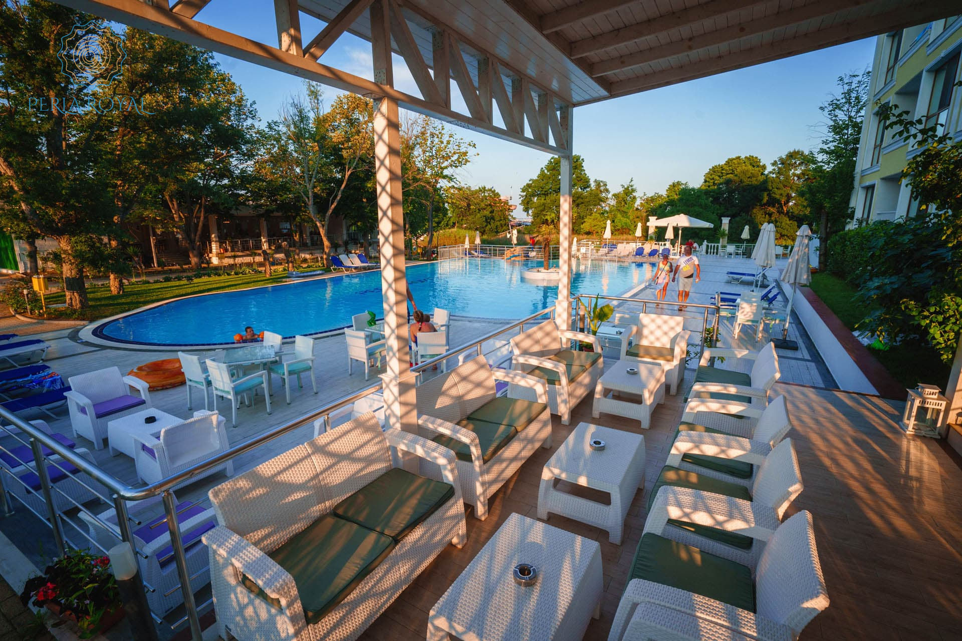 Hotel Perla Royal-Bar na bazenu.jpg