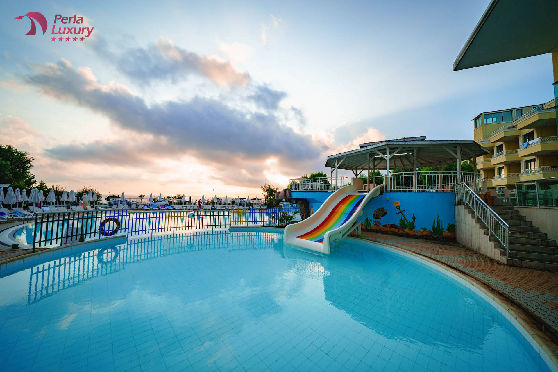 Perla Beach Luxury Hotel-Deciji bazen.jpg
