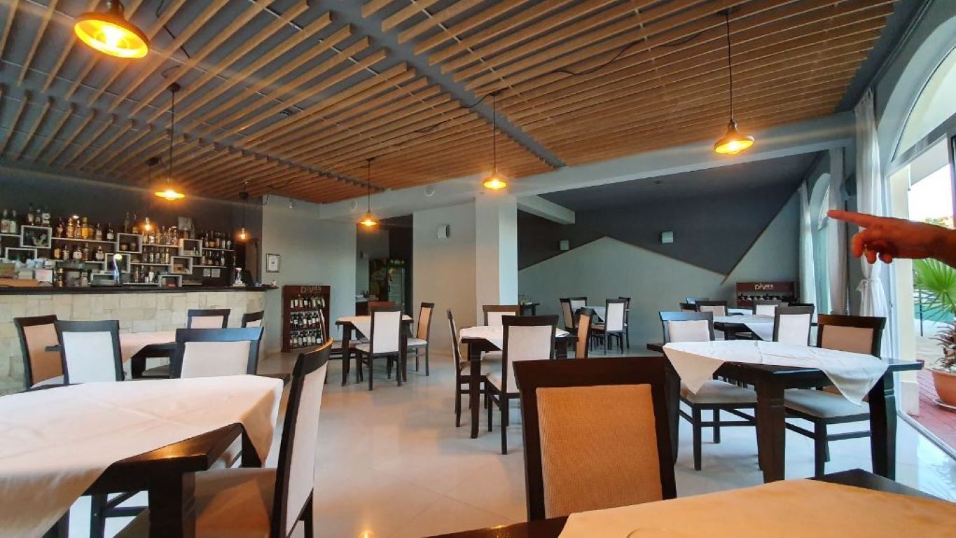 Hotel Saga-Restoran.jpg