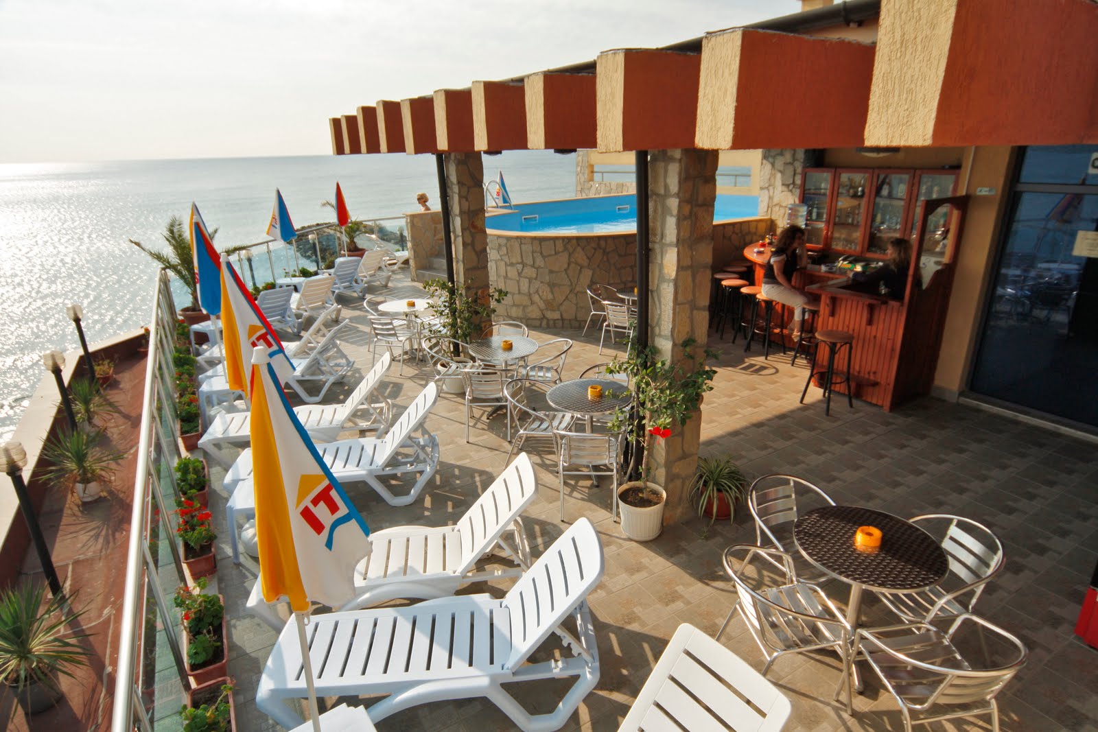 Biju Hotel-Bar na krovu.jpg