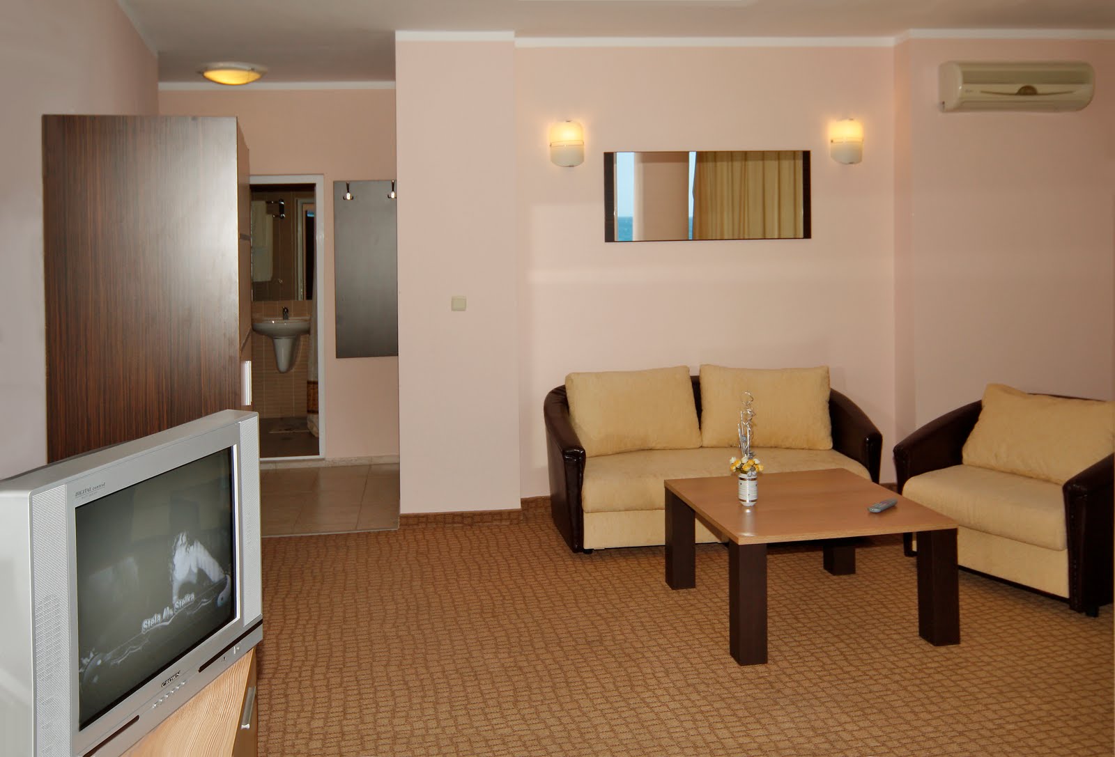 Biju Hotel-Studio.jpg