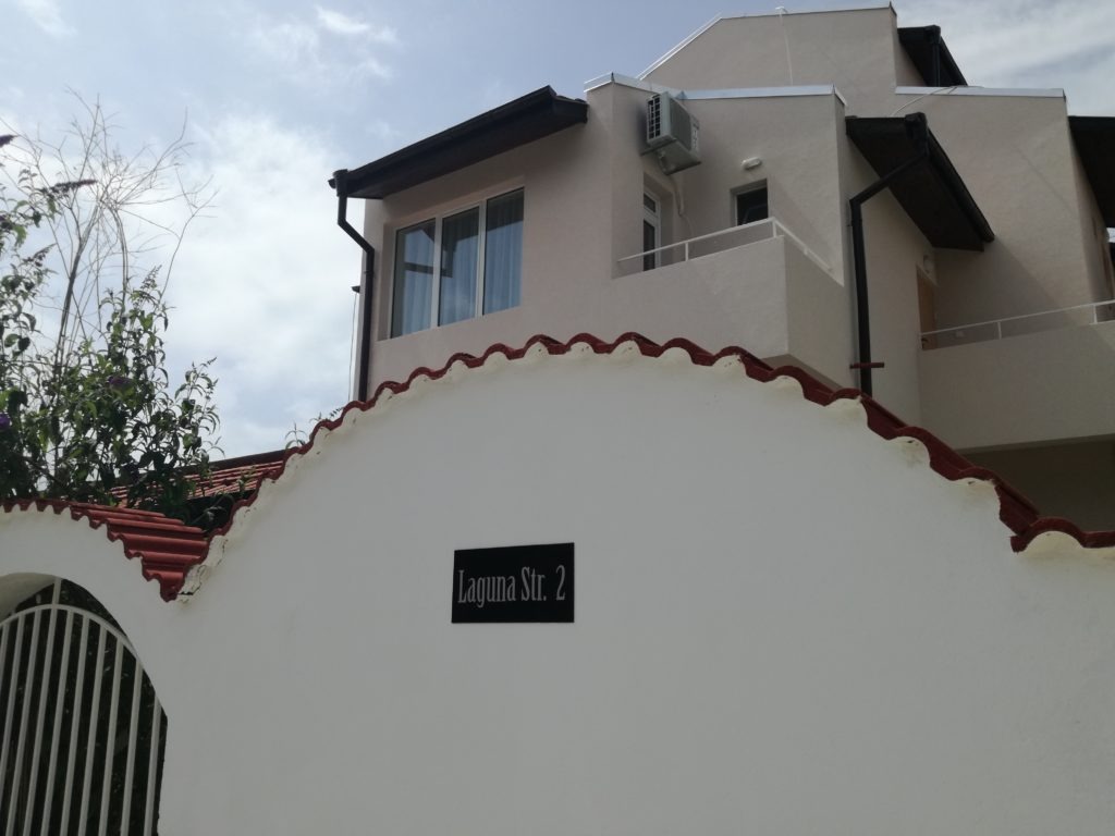 Siana House-Zgrada hotela.jpg