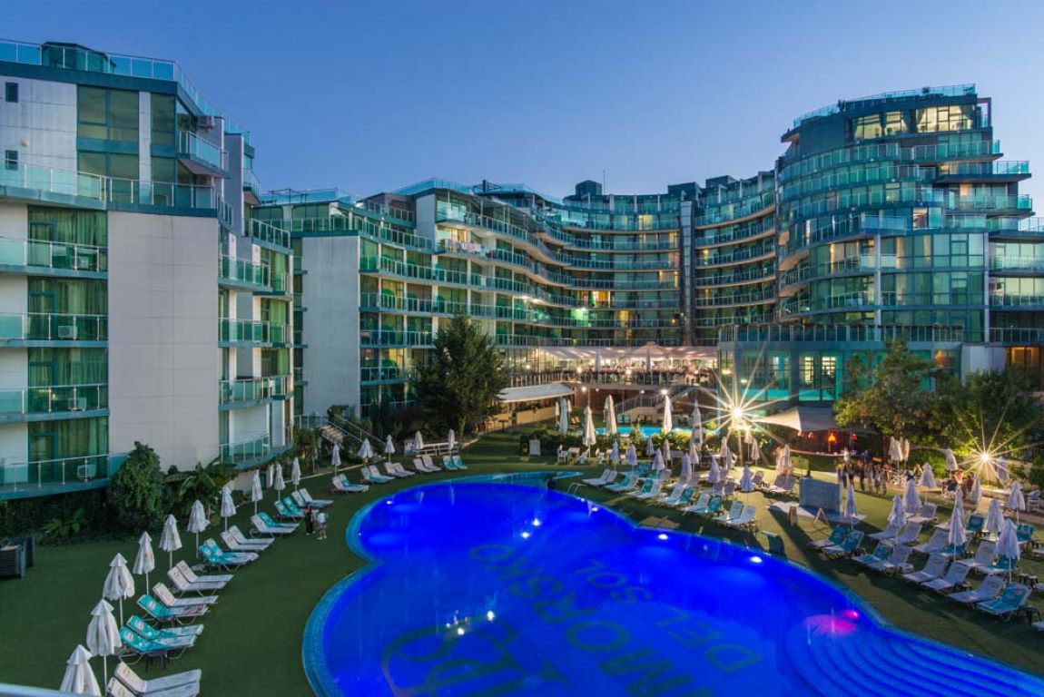 Primorsko Del Sol Hotel-Nocni izgled.jpg