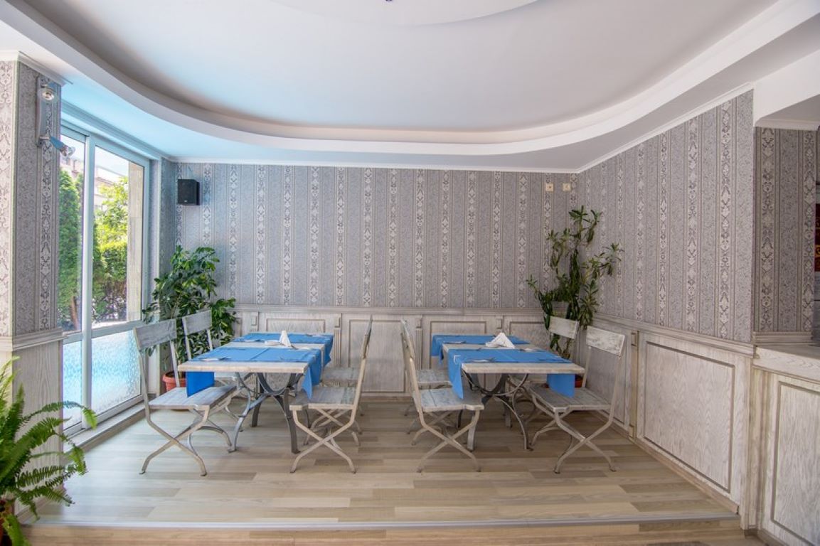 Elvira hotel restoran.jpg