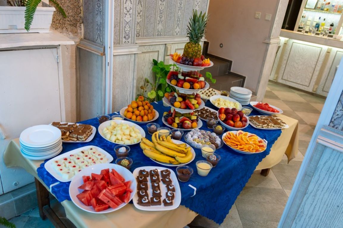 Elvira hotel svedski sto.jpg