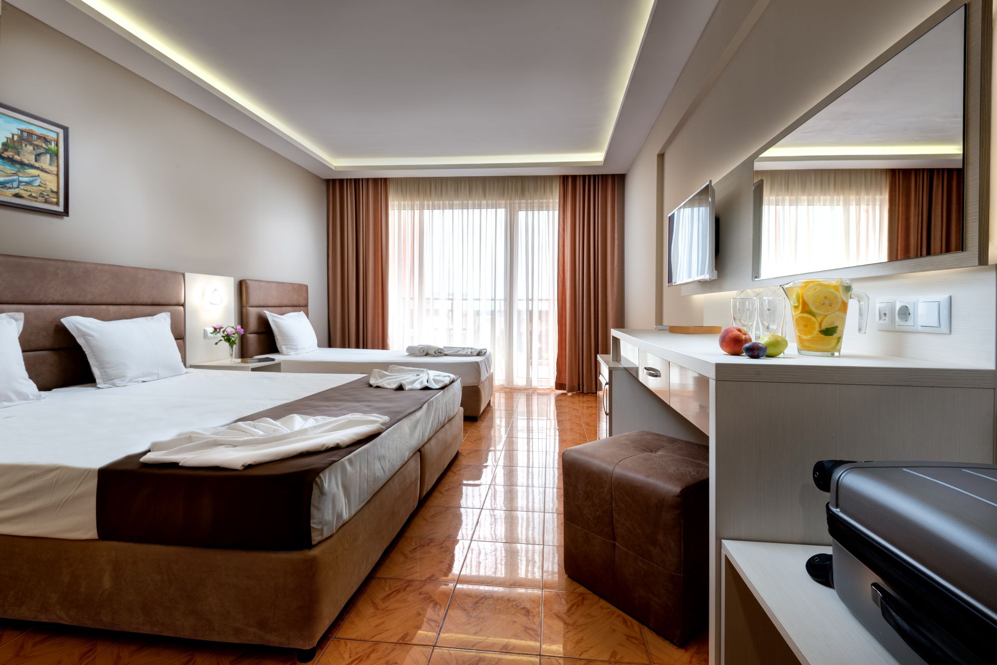 Sunny Sozopol Hotel-Trokrevetna soba .jpg