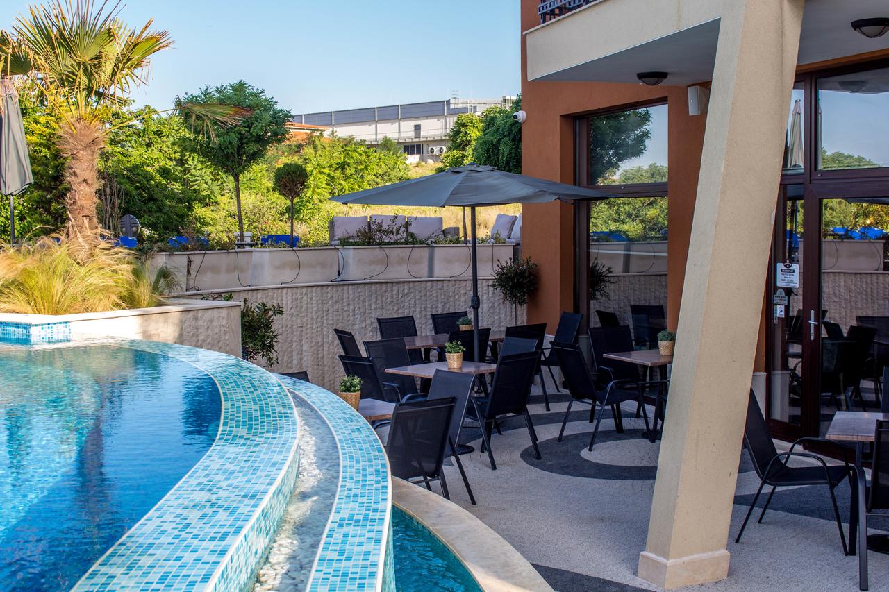 Cristiani Hotel-Bar na bazenu.jpg