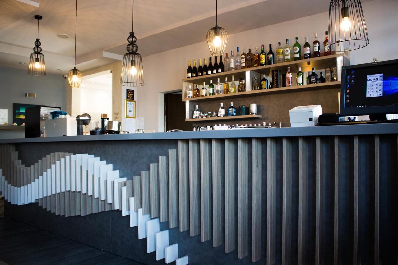 Hotel Cristiani-Lobby bar.jpg