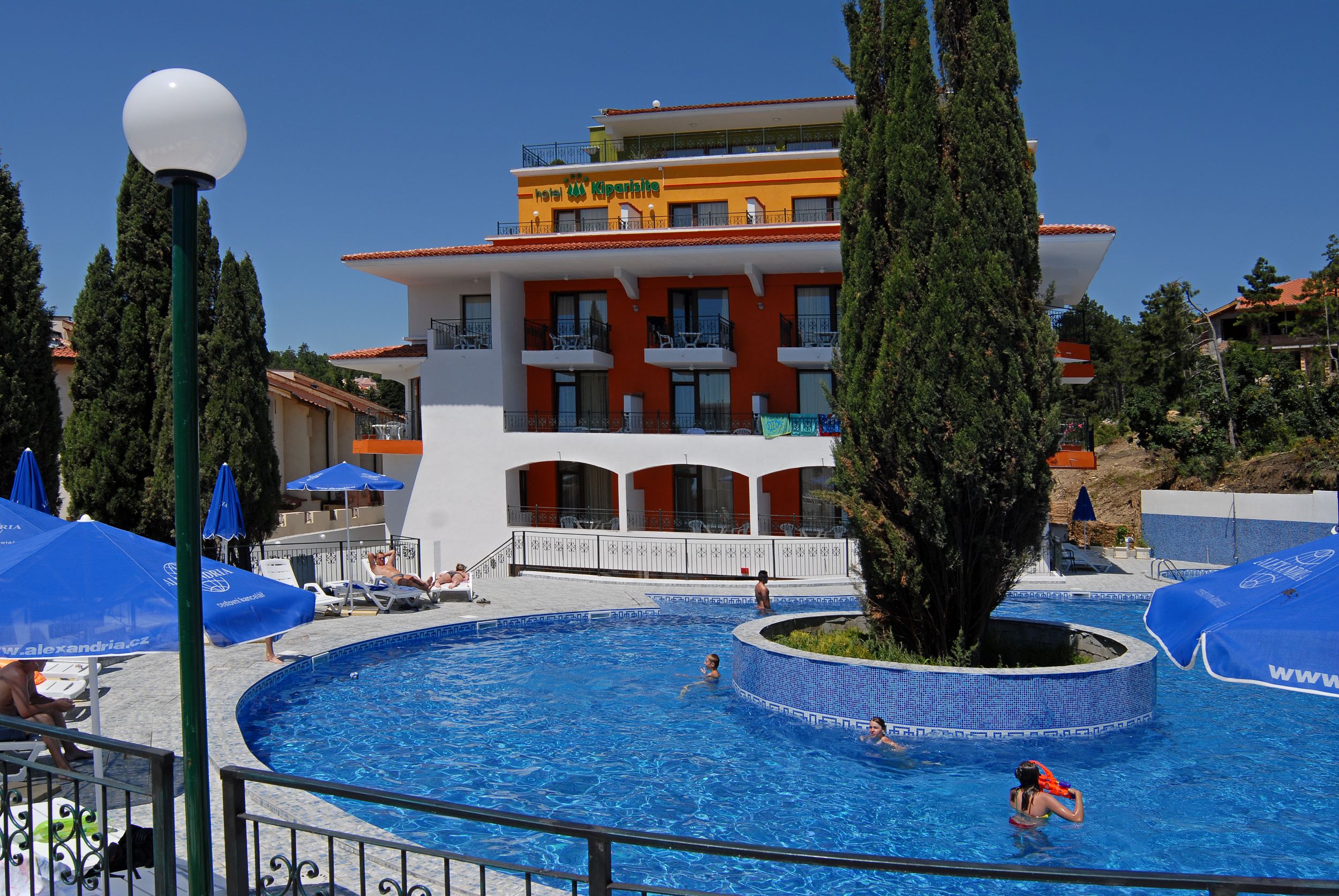 Hotel Kiparisite-Kompleks bazena.jpg
