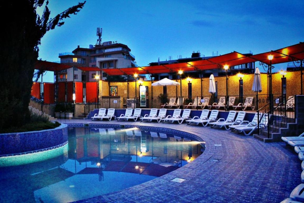 Kiparisite Hotel-Bazen.jpg