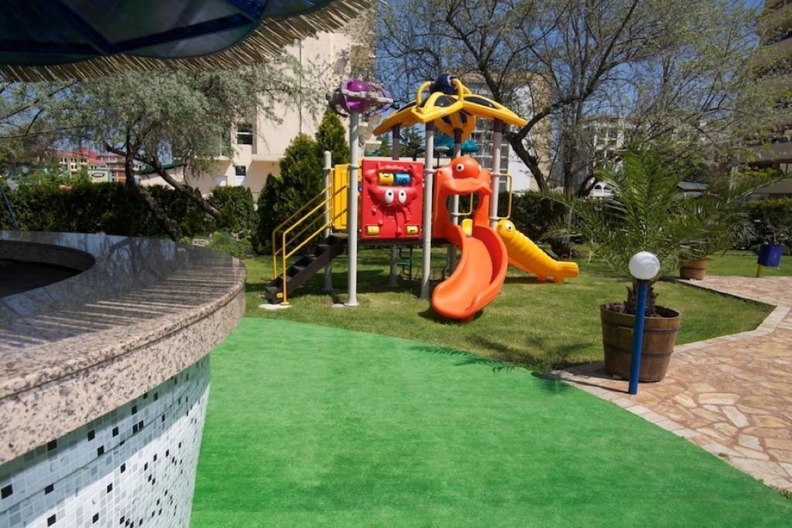 Dunav hotel dečije igralište.jpg