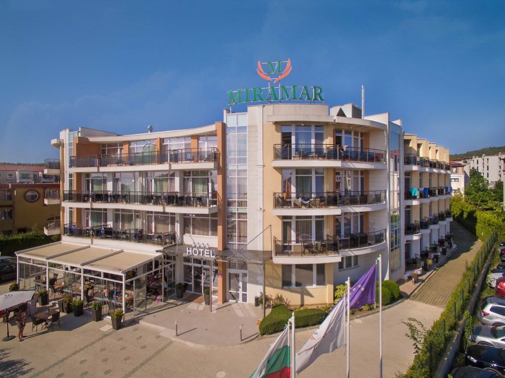 Hotel Miramar-Hotel spolja.jpg
