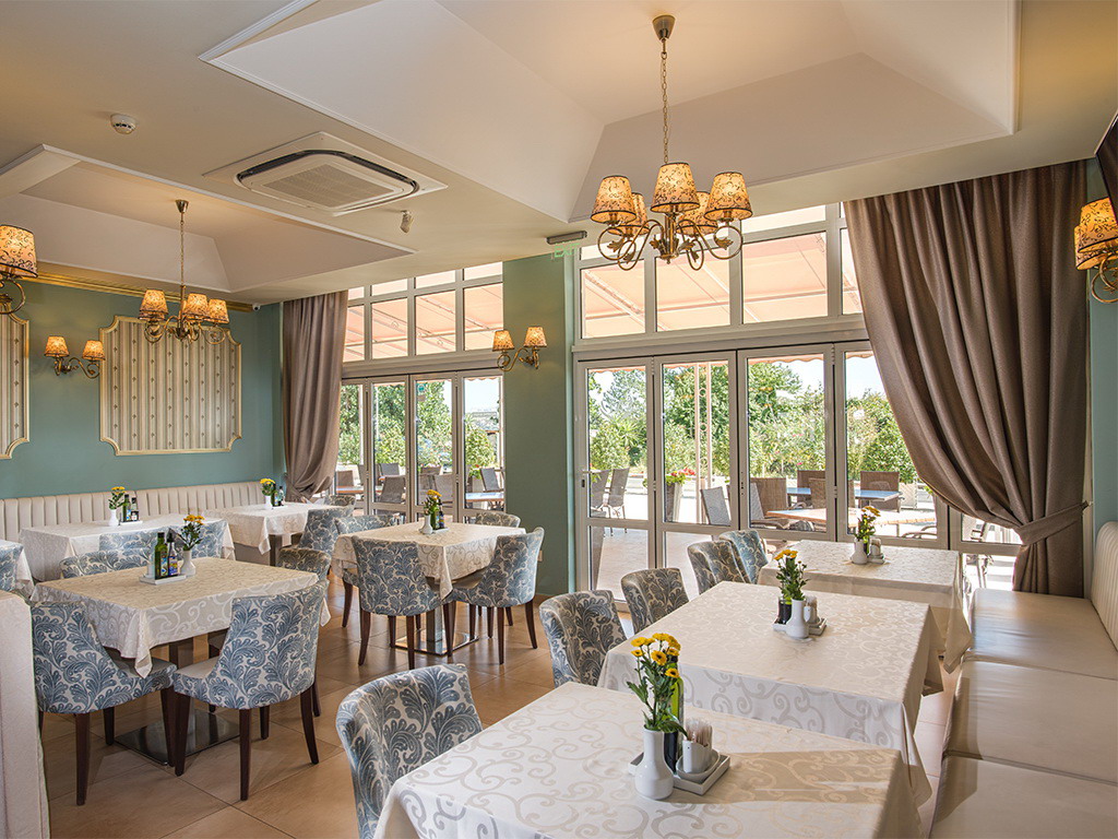 Hotel Miramar-Restoran.jpg