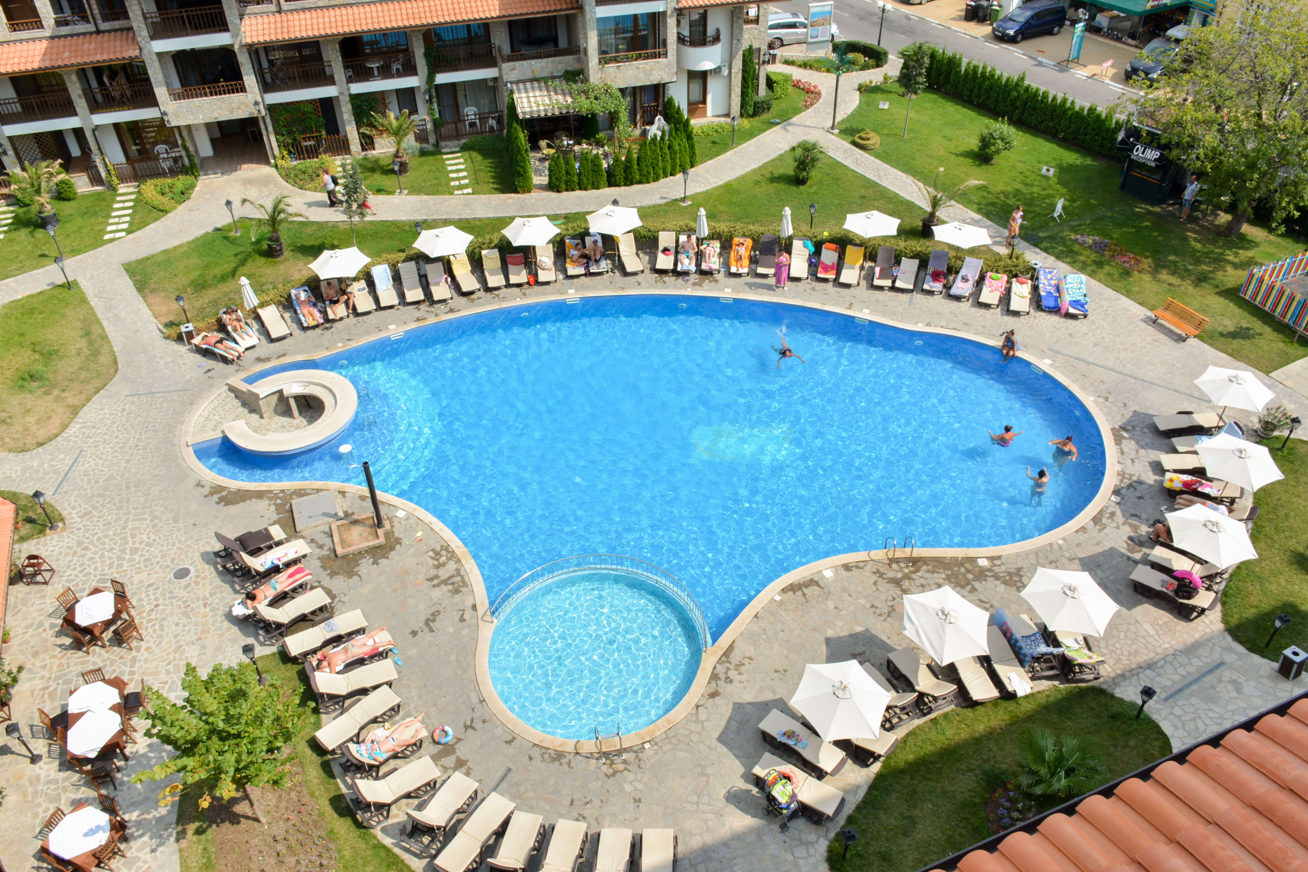 Olymp Apart Hotel-Kompleks bazena.jpg
