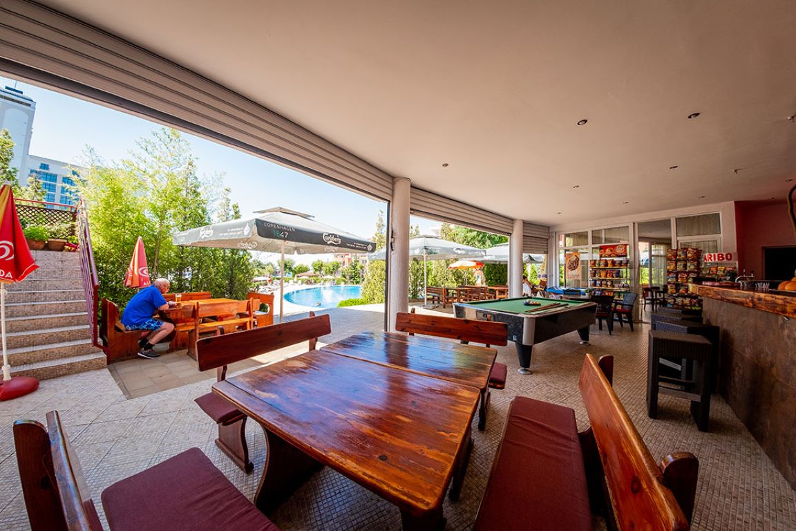 Green Fort Hotel-Bar na bazenu.jpg