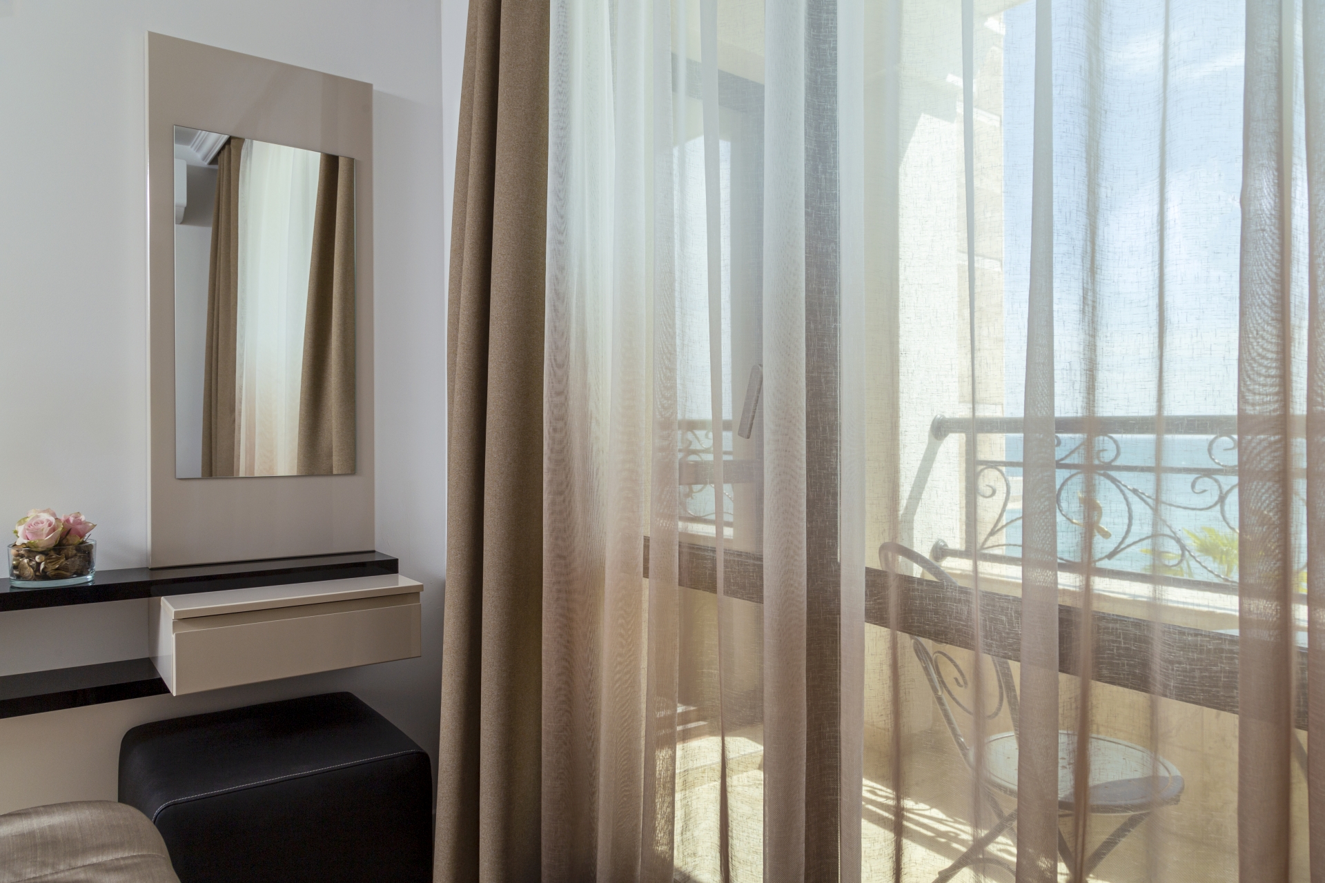 Hotel Onyx Beach Residence-Jednosoban apartman pogled more.jpg