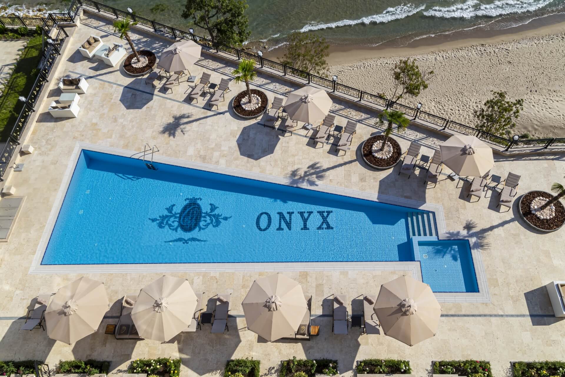 Onyx Beach Residence-Bazen.jpg
